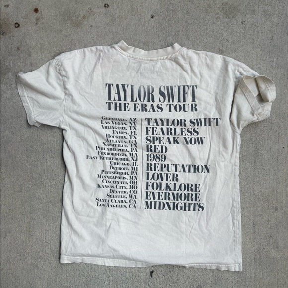 Taylor Swift The Eras Tour Women’s Cream Tour Tshirt XS 20x24 - Picture 4 of 5